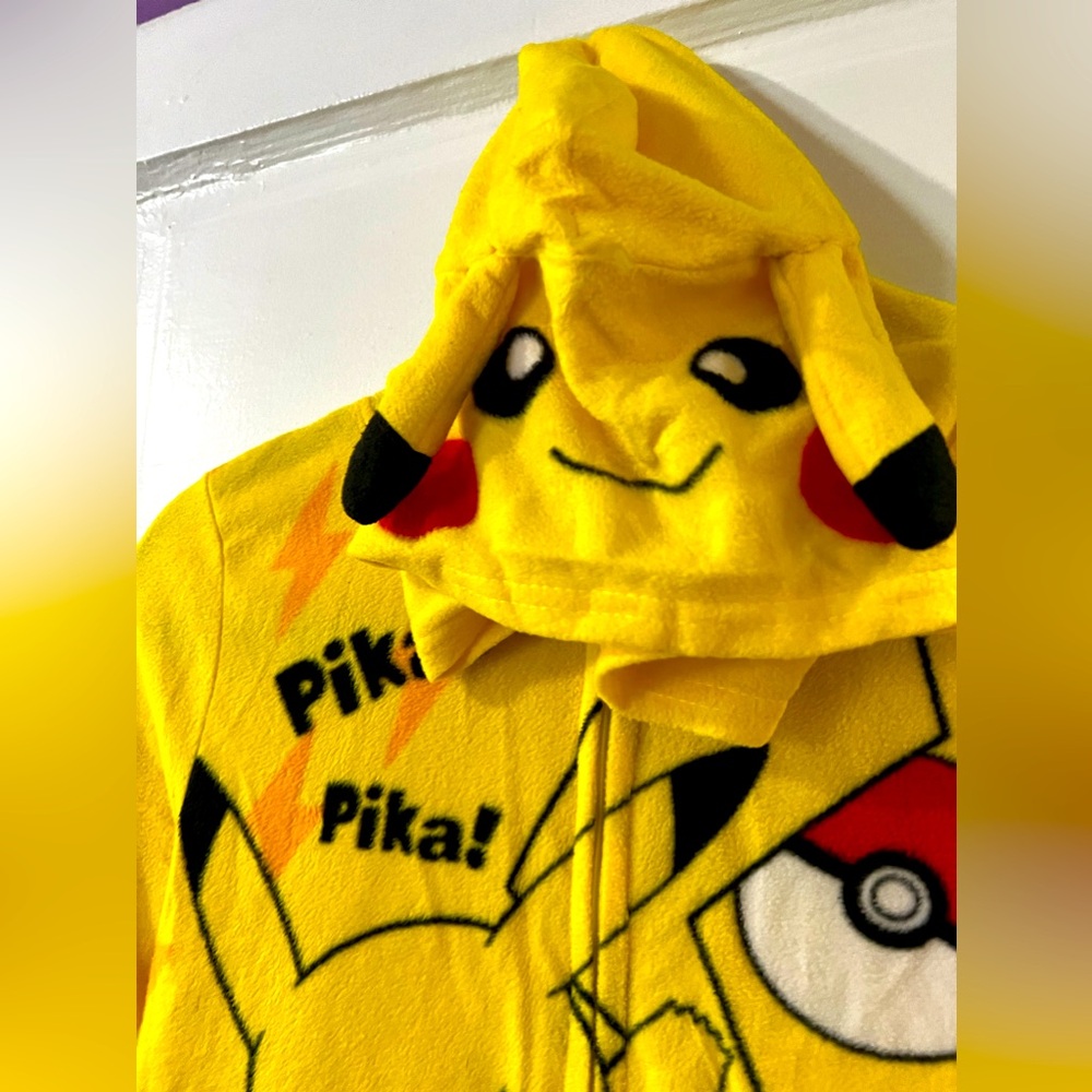 Nintendo Pokémon Pikachu hoodie , one piece pajamas or costume . Size L . 14 -16